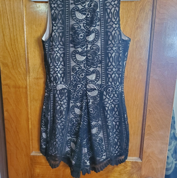 Black lace romper - Picture 2 of 13